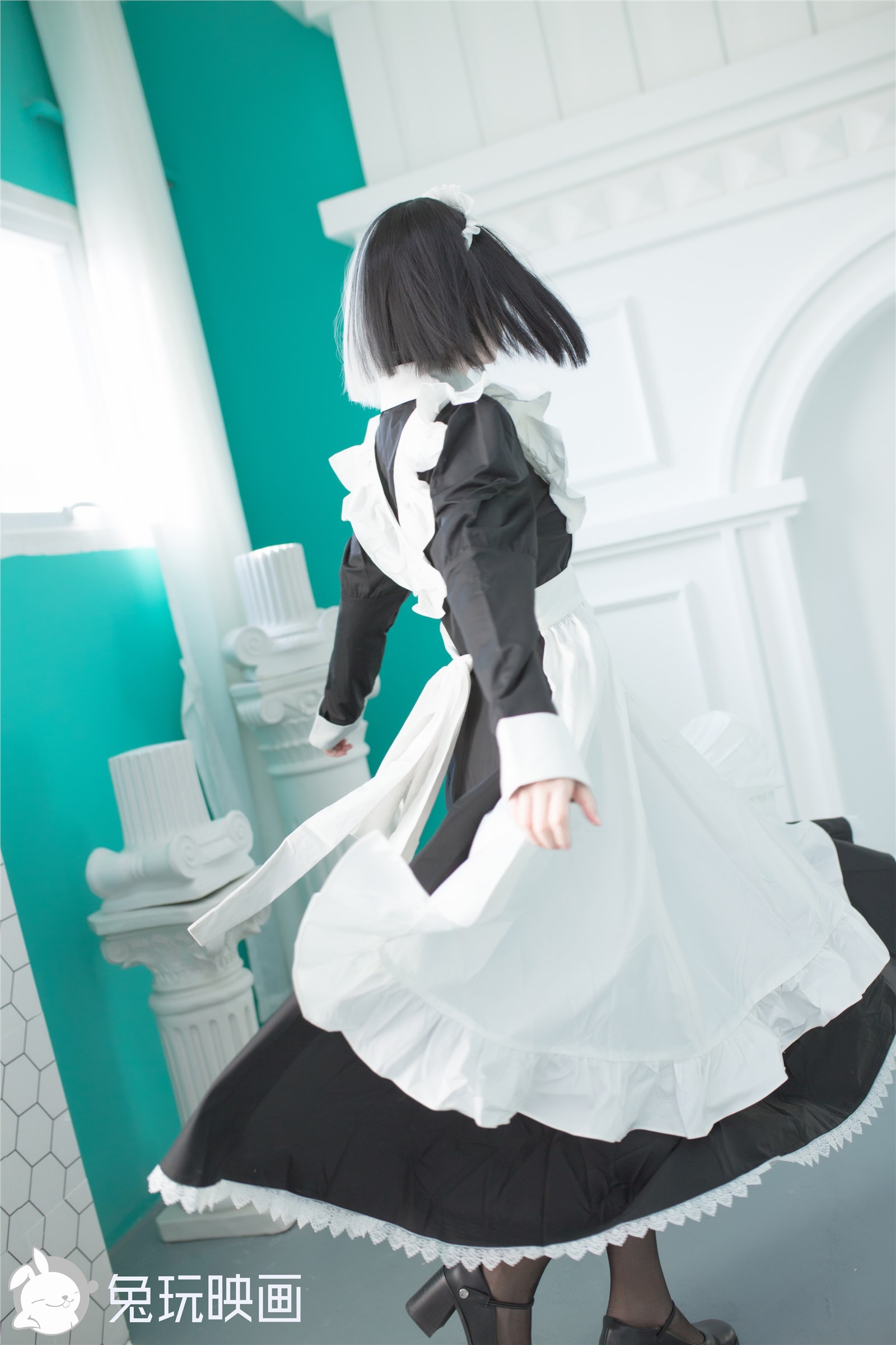 Rabbit Playing with Reflection VOL.073 Black and White Maid(25)